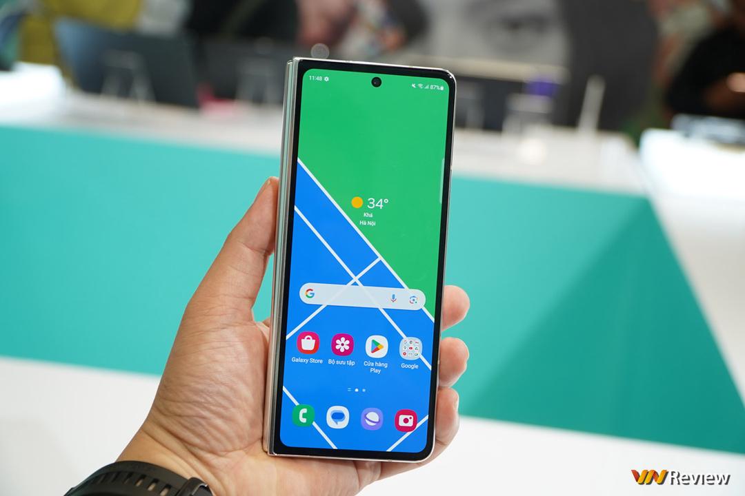 Trên tay Galaxy Z Fold 5: “bình” khít hơn và rượu cũng thơm hơn