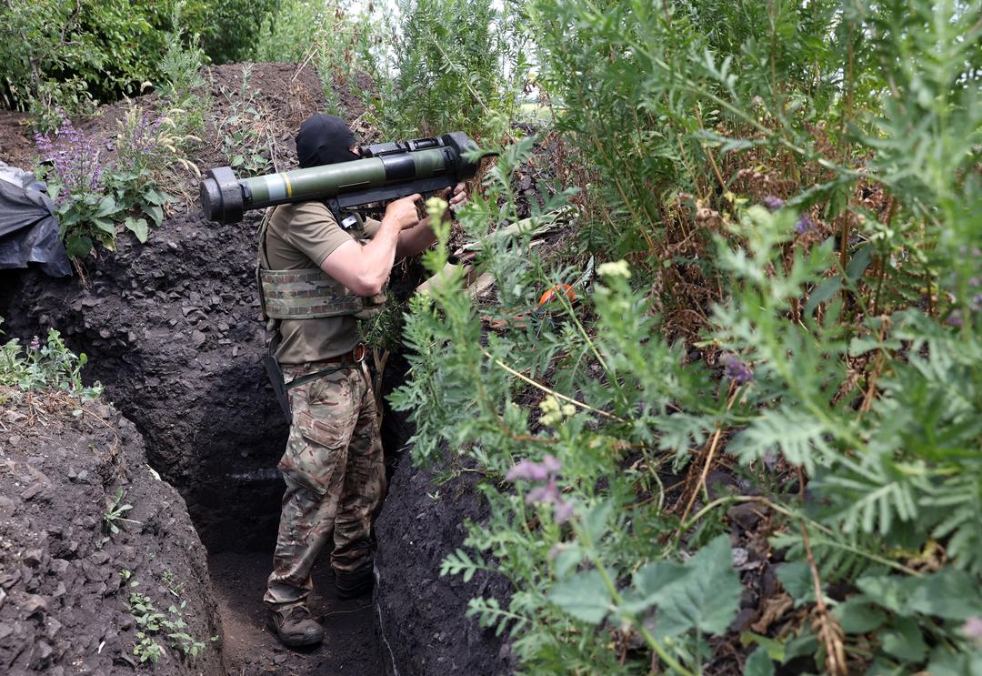 Nguồn vũ khí cung cấp cho Ukraine vơi dần, 1 thành viên NATO mới đây thừa nhận bất lực