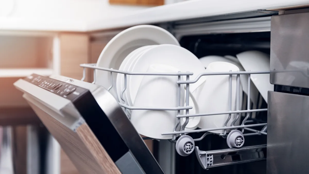 Tại sao máy rửa bát không sạch và cách khắc phục không cần gọi thợ