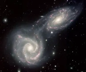 Trong một vũ trụ đang mở rộng, tại sao Andromeda và Dải Ngân hà lại va chạm nhau?