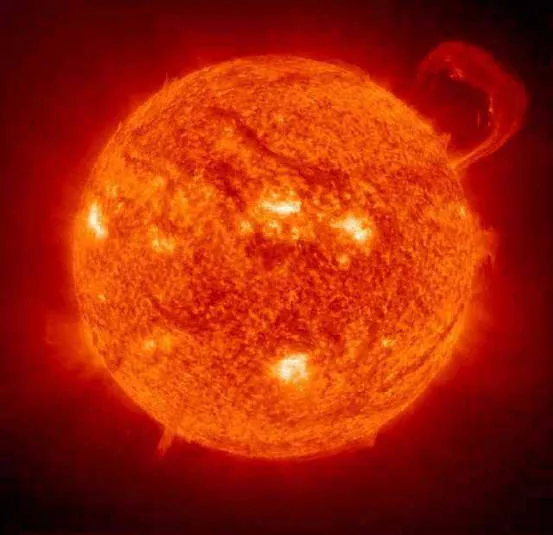 Vì vũ trụ là chân không, làm thế nào để mặt trời "đốt cháy" không khí của chính nó?