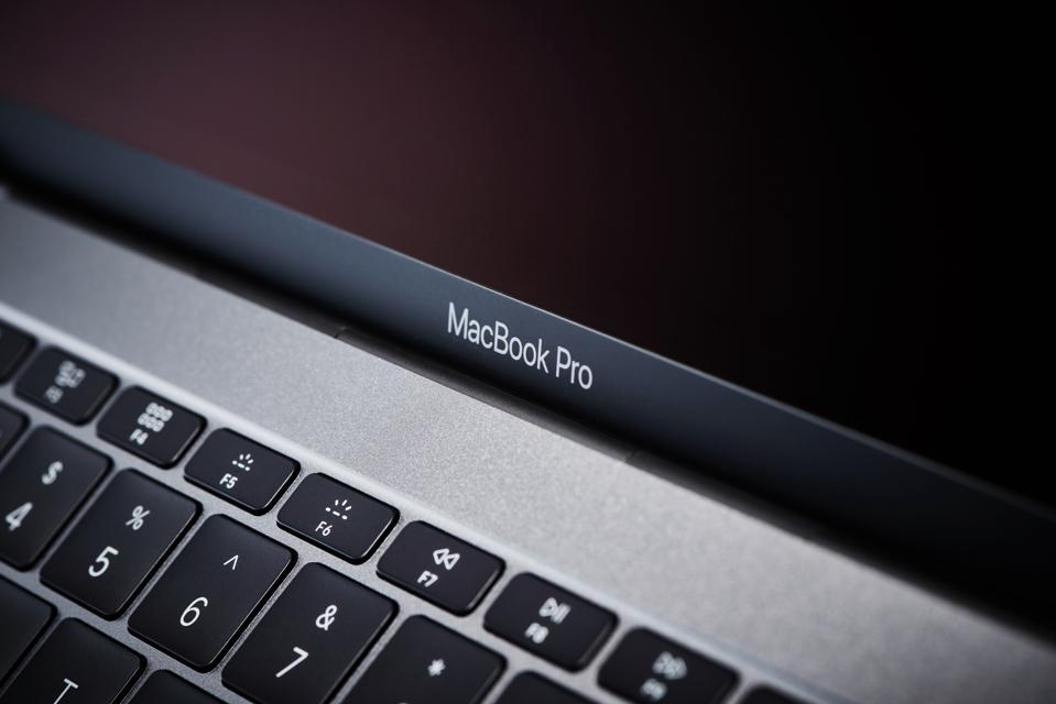 Apple thừa nhận thiết kế Macbook Pro có vấn đề, khiến màn hình bị nứt