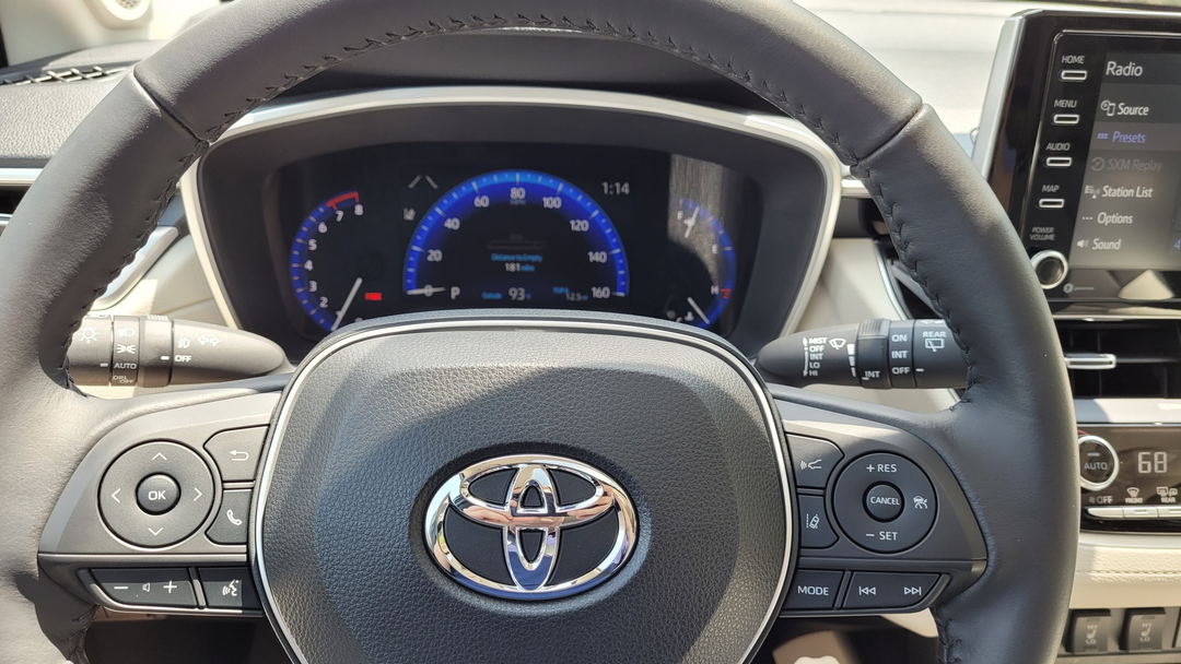 Trải nghiệm Toyota Corolla Cross 2022: Thiết kế vẫn khá đơn giản, bù lại cảm giác lái được cải thiện