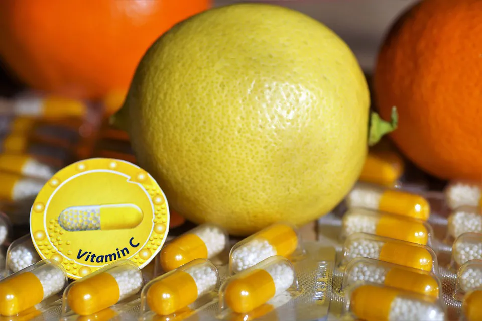 Vitamin C có tác dụng gì? Cần hấp thu bao nhiêu vitamin C mỗi ngày?
