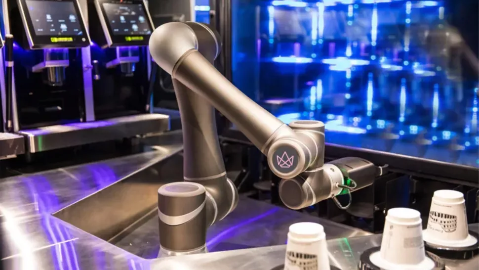 Robot pha cà phê: mỗi giờ 200 cốc, 1 cốc chỉ 3 USD