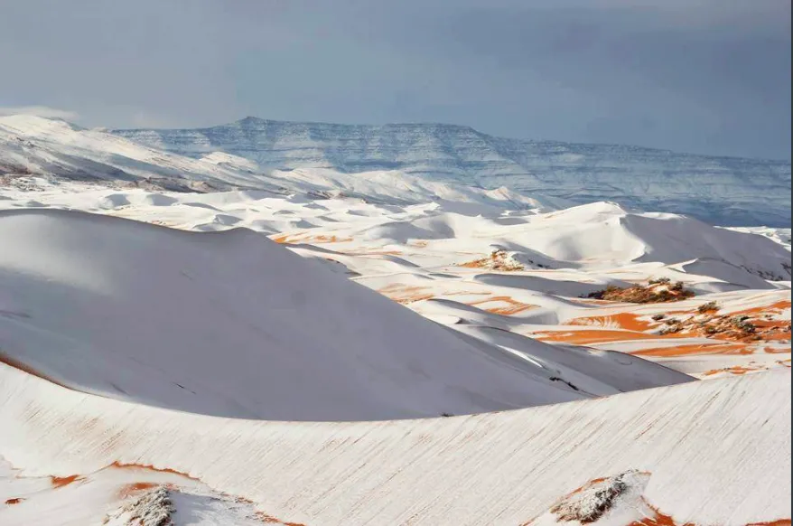 Tuyết rơi ở sa mạc Sahara