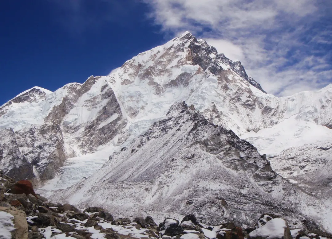 Khu vực tử thần trên đỉnh Everest khắc nghiệt như thế nào - chia sẻ của chuyên gia leo núi