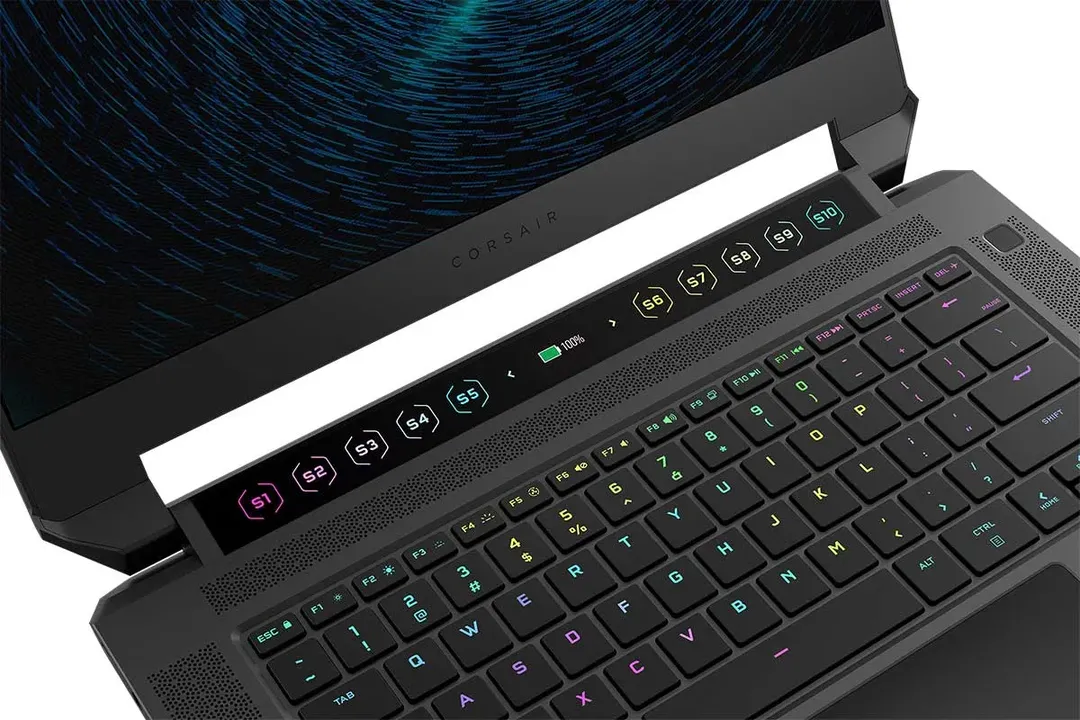 Đây là laptop gaming đầu tiên của Corsair: trang bị sẵn bàn phím cơ, có Touch Bar như MacBook