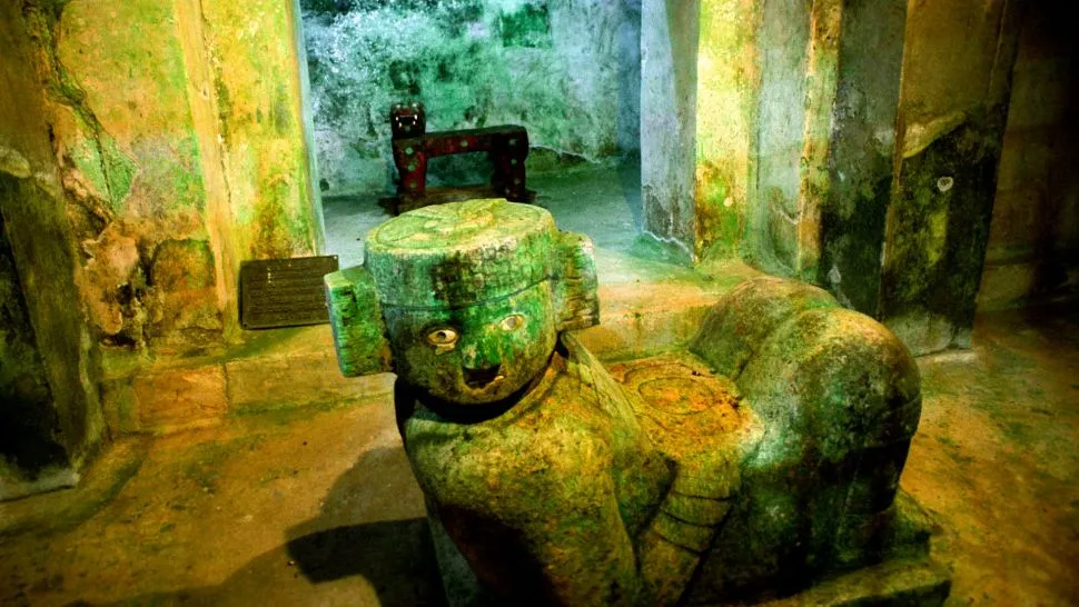 Có gì ẩn chứa bên trong các kim tự tháp Maya cổ đại?
