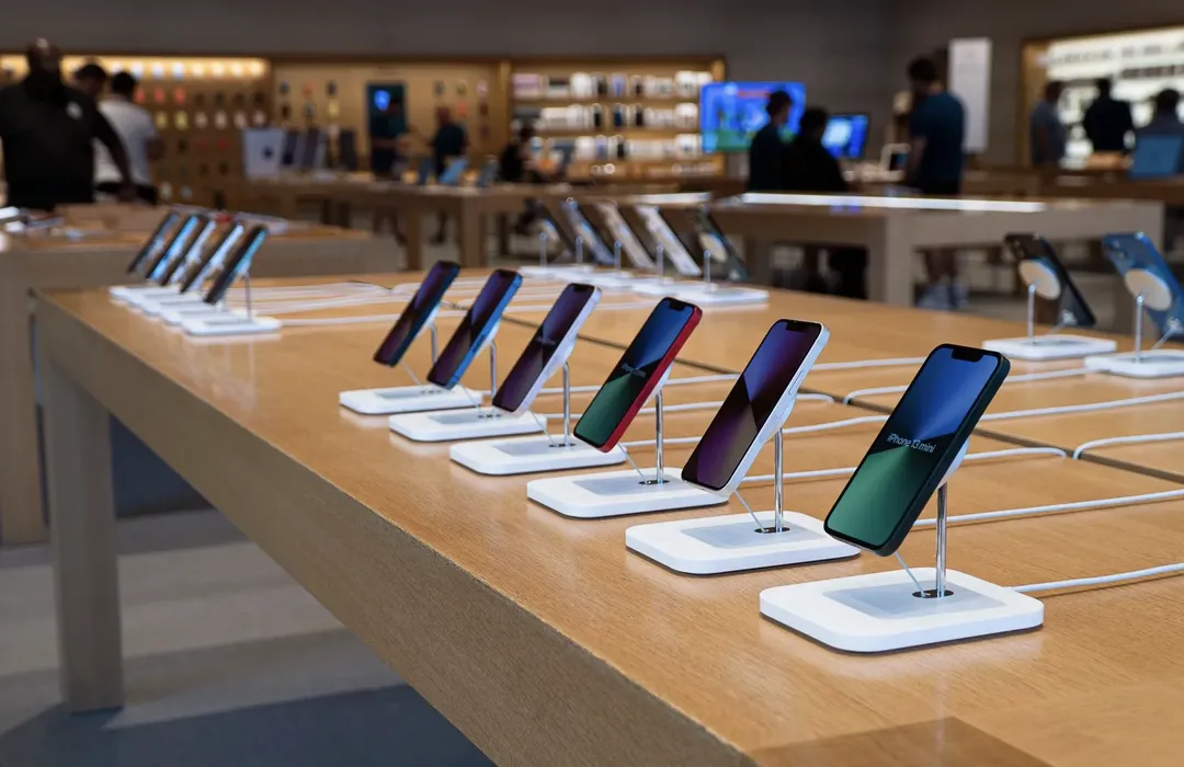 Yên tâm đi Samsung, có lý do Apple sẽ không ra iPhone màn hình gập