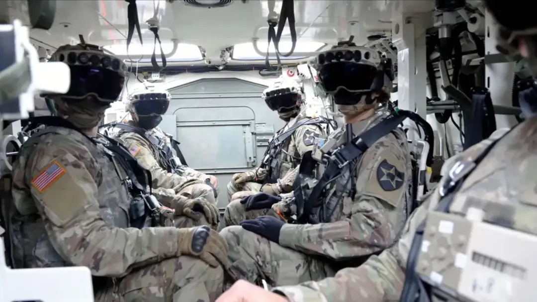 thumbnail - Lính Mỹ nôn ói, sợ nguy hiểm tính mạng khi dùng kính HoloLens của Microsoft 