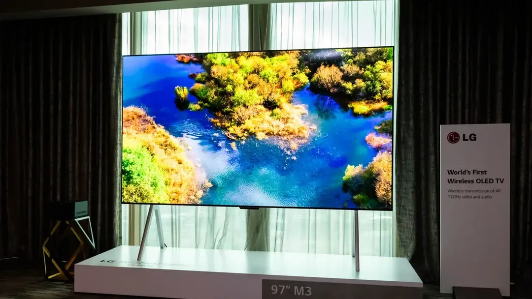 LG gây bất ngờ với TV OLED không dây 97 inch, sản phẩm khiến mọi TV khác phải xấu hổ