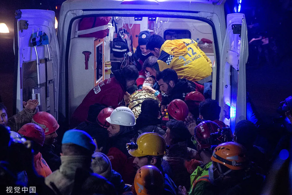 Phép màu của cuộc sống! Hơn 200 giờ sau động đất ở Thổ Nhĩ Kỳ, nhiều người sống sót được giải cứu