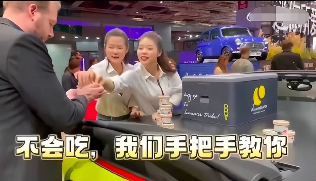 Netizen Trung Quốc sôi sục vì kem trong gian hàng BMW tại triển lãm ô tô Thượng Hải. BMW xin lỗi chưa đủ, qua một đêm bốc hơi hơn 2 tỷ euro