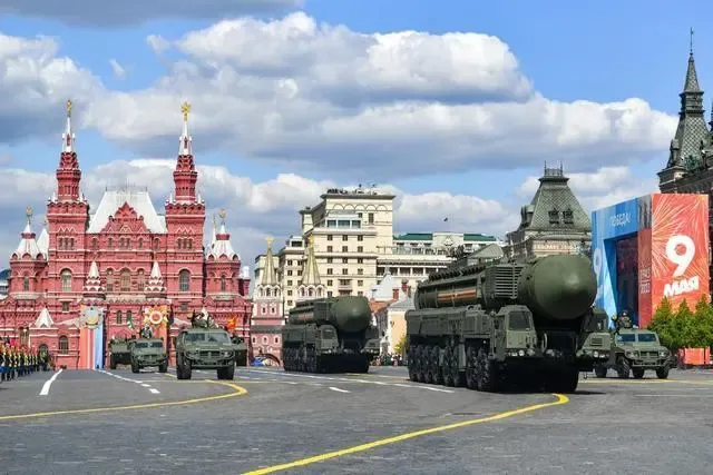 Mổ xẻ việc lựa chọn các thiết bị diễu hành quân sự Ngày Chiến thắng của Nga
