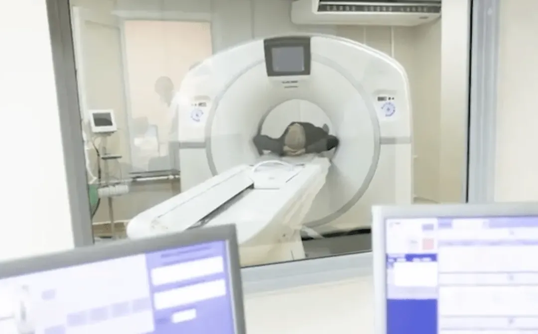 [Trung Quốc] Bệnh nhân bị bỏ quên 3 tiếng trong máy chụp cộng hưởng từ MRI