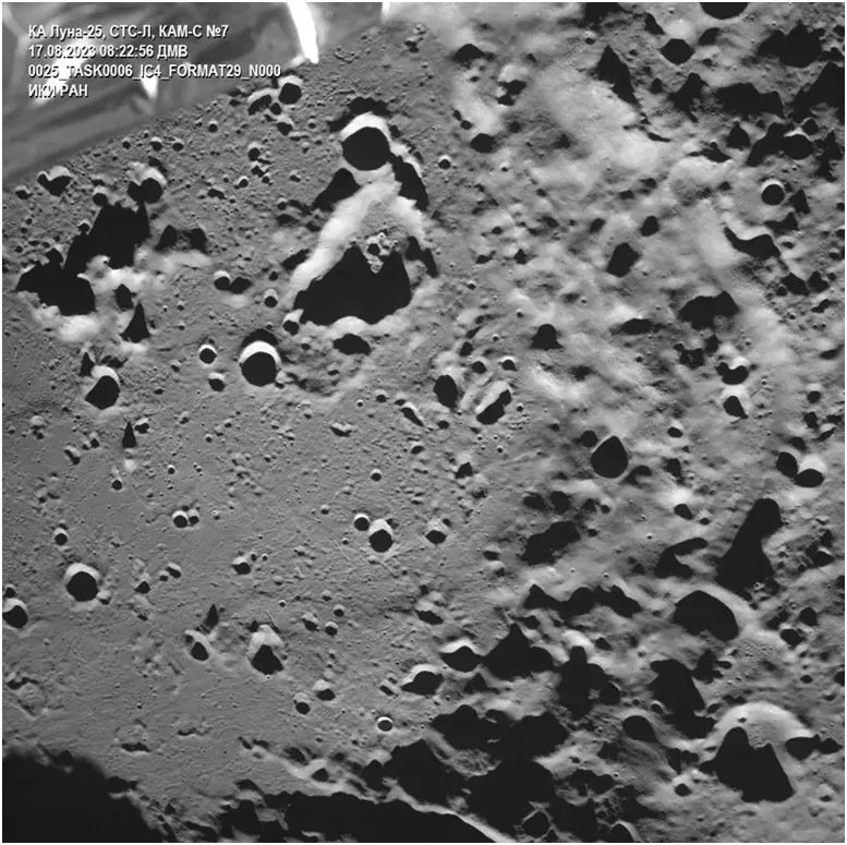 Mổ xẻ nguyên nhân tàu đổ bộ mặt trăng của Nga đâm vào mặt trăng