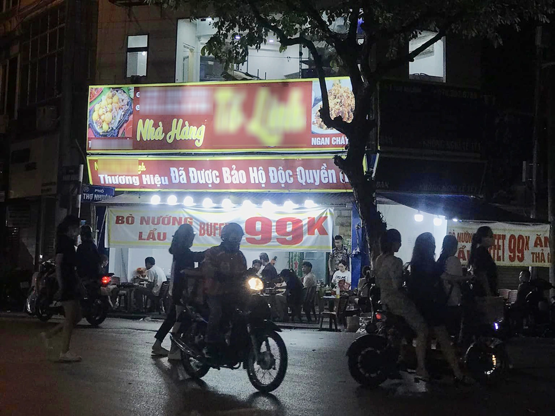 Sang chấn tâm lý khi thấy căn bếp ở quán buffet 99.000 đồng tại Hà Nội