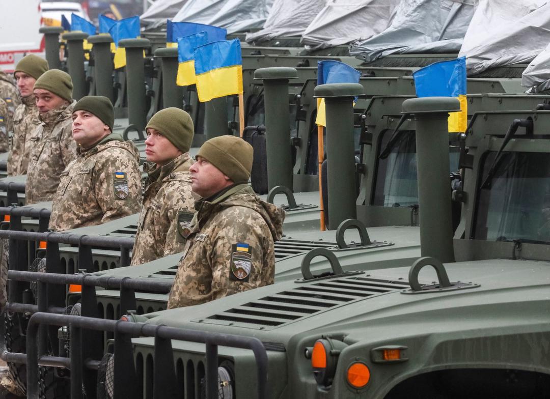 Lính Ukraine liên tục quay xe với số lượng lớn, Tổng thống Vladimir Zelensky chỉ biết lắc đầu