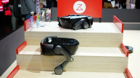 Cận cảnh Roborock Saros Rover tại CES 2026: Khi robot hút bụi bỗng dưng... "mọc chân" leo cầu thang, lại còn biết nhảy qua chướng ngại vật