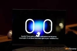 Chạm mặt laptop "có linh hồn" tại CES 2026: Biết tự mở nắp, nói chuyện, bám đuổi theo chủ nhân và tự đi ngủ - Lenovo ThinkBook Plus Gen 7 Auto Twist