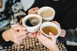 Những kiểu uống nước khiến thận ngày càng suy