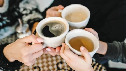 Những kiểu uống nước khiến thận ngày càng suy