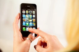 Mẫu iPhone gần 16 tuổi của Apple bất ngờ hot trở lại