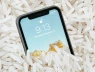 Apple cảnh báo: Nếu điện thoại bị ướt, đừng ngâm vào gạo