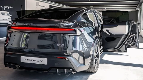 Tesla Model Y 7 chỗ 2026 ra mắt: Thực chất chỉ là 2 ghế trẻ em, giá từ 51.490 USD