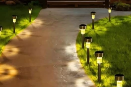 Đèn năng lượng mặt trời sân vườn loại nào tốt
