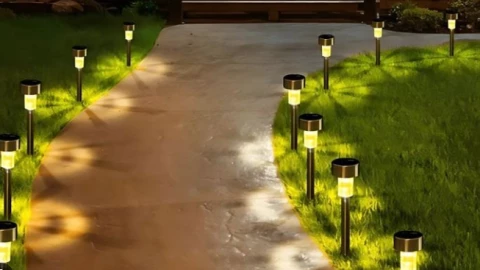 Đèn năng lượng mặt trời sân vườn loại nào tốt
