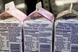 Whole milk là gì và vì sao chính quyền Trump đưa sữa nguyên kem trở lại trường học Mỹ