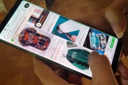 Nhiều khách hàng ngã ngửa khi giá hàng hóa trên sàn còn đắt hơn ngoài shop