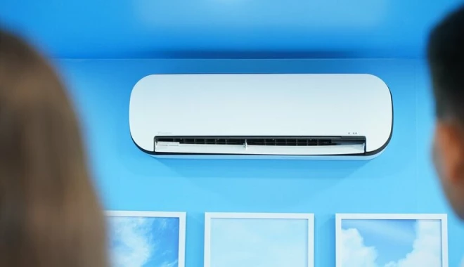 Thị trường Việt Nam vừa xuất hiện mẫu điều hòa với kiểu dáng bo cong độc lạ cùng máy lọc không khi biết tỏa hương thơm