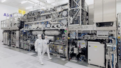 Máy quang khắc là gì? Có mấy loại máy quang khắc?