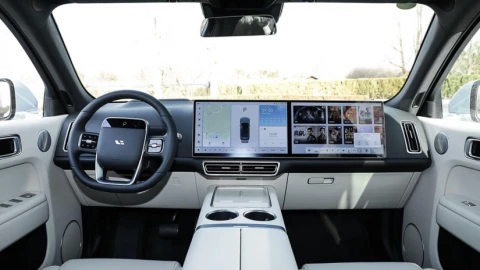 Li Auto tự phát triển thép không gỉ siêu bền, nâng tầm an toàn bình xăng xe hybrid