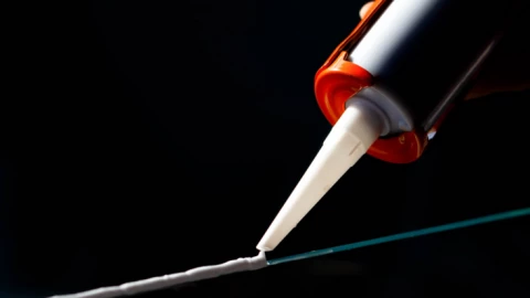 Keo “xanh” thế hệ mới: Dán thép, kéo ô tô, lại còn phân hủy sinh học