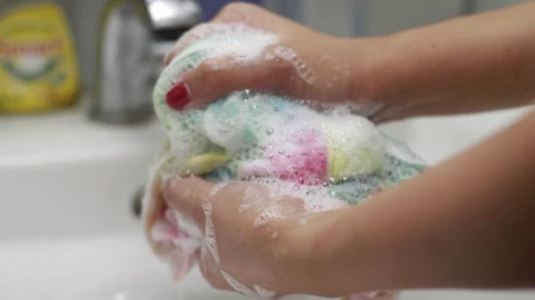 Đừng giặt đồ lót chung với quần áo ngoài nếu bạn chưa biết điều này