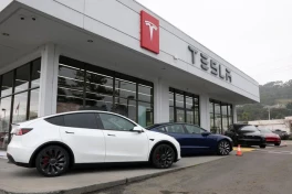 Tesla Model Y mất lái, bay vọt lên không trung: Lại nghi vấn đạp nhầm chân ga?