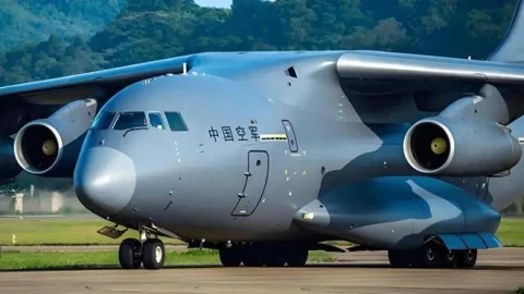 Trung Quốc âm thầm phát triển máy bay chở được tên lửa Dongfeng, xe tăng Type 99A