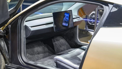 Musk: Cybercab và Optimus sẽ khởi đầu chậm, nhưng tiềm năng vượt xa xe điện