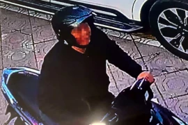 Cụ bà Hà Nội sập bẫy lừa đảo online, kẻ gian đến tận nhà lấy tiền mặt