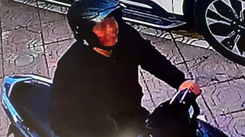 Cụ bà Hà Nội sập bẫy lừa đảo online, kẻ gian đến tận nhà lấy tiền mặt