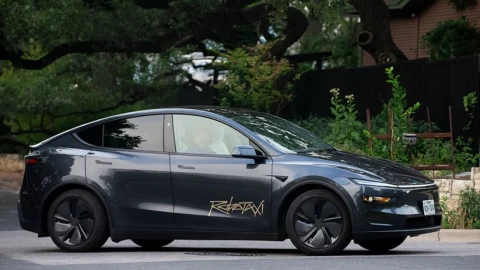 Elon Musk: FSD Tesla sắp được duyệt tại châu Âu, Trung Quốc; robotaxi không cần người giám sát