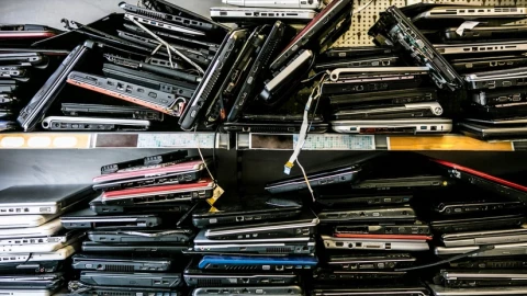 Hết thời mua laptop cũ giá rẻ