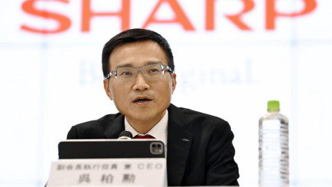 Làm ăn thua lỗ, bất đồng với Foxconn, Chủ tịch kiêm CEO Sharp từ chức
