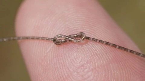 Trung Quốc phát triển thành công chip dạng sợi dẻo mỏng như sợi tóc, mật độ linh kiện tương đương chip bán dẫn truyền thống