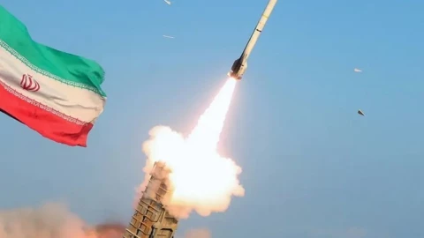 Iran biết rất rõ rằng Mỹ và Israel sẽ tấn công mình, vậy tại sao họ không tấn công trước để giành lấy thế chủ động?