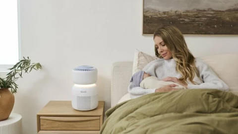 Thị trường Việt Nam vừa lần đầu tiên xuất hiện chiếc máy lọc không khí cho trẻ sơ sinh, tích hợp tiếng ồn trắng cùng đèn ngủ chuyên dụng